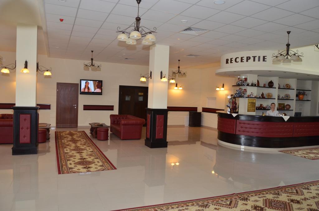 Hotel Restaurant La Conac Botiz المظهر الخارجي الصورة