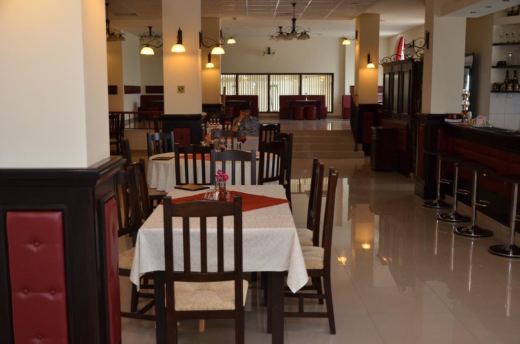 Hotel Restaurant La Conac Botiz المظهر الخارجي الصورة