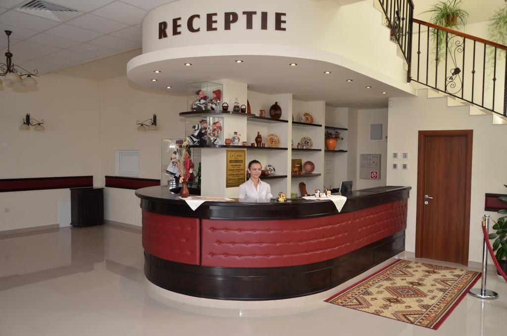 Hotel Restaurant La Conac Botiz المظهر الخارجي الصورة