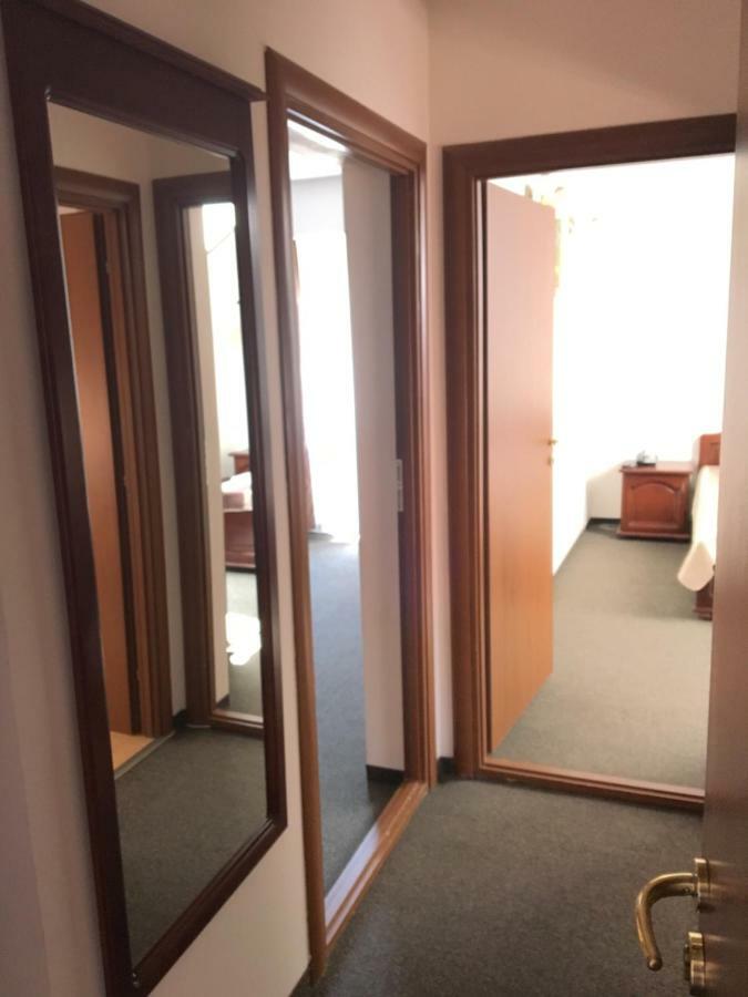 Hotel Restaurant La Conac Botiz المظهر الخارجي الصورة